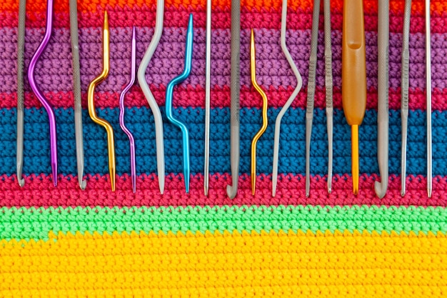 Cusături colorate pe pânză